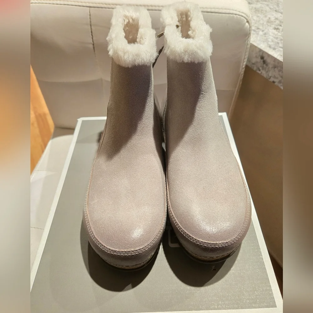 NIB Dansko Women's Suede Fur-Lined Boots - Stone